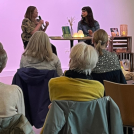 Stemningsbillede fra forfattersamtale