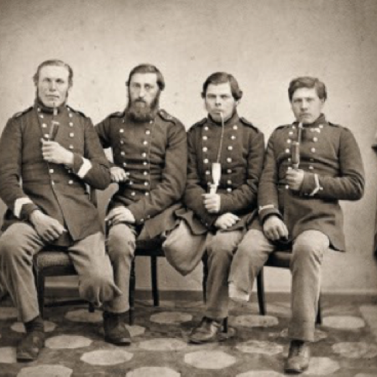 Fire soldater fra krigen i 1864, alle med amputerede ben