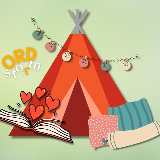 En tippi, lyskæder, puder og en åben bog. 