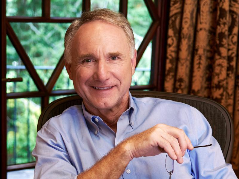 Portræt af Dan Brown