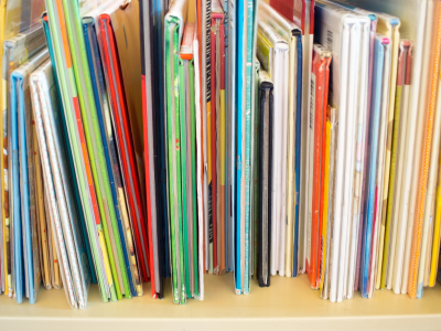 Hylde med masser af blandede børnebøger