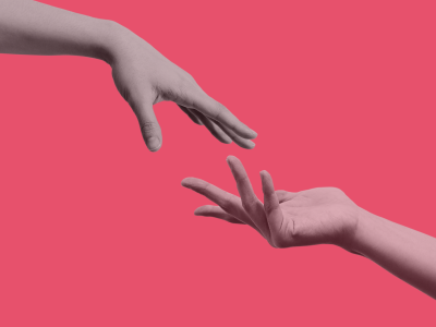 Hænder på pink baggrund